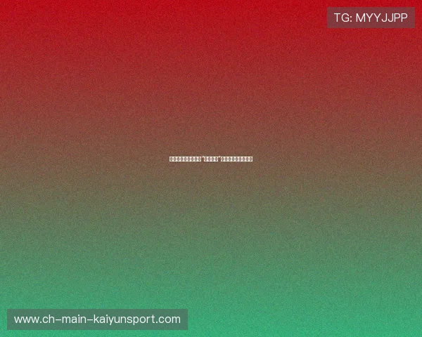 中后卫在训练中练习“压迫回撤”节奏，防线更具弹性