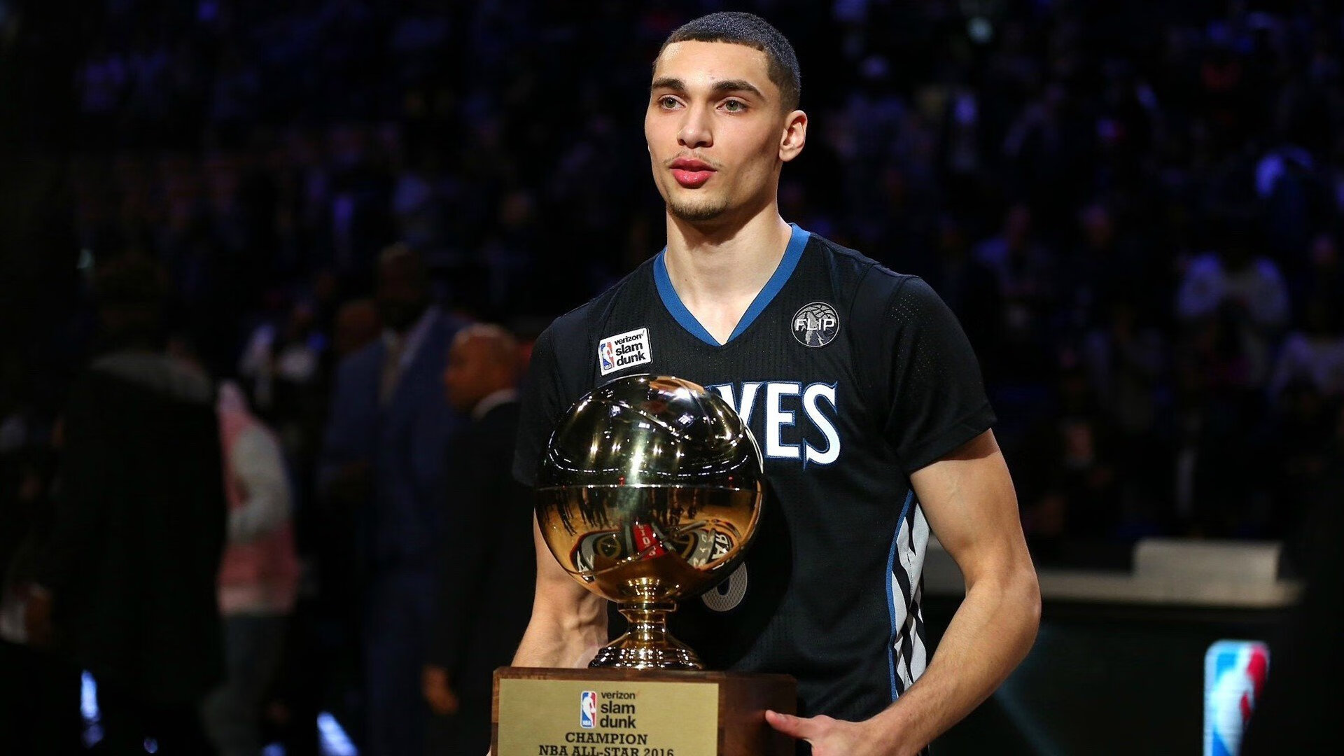 坎宁安2117胜独行侠！水拉轰317尽力，弗拉格14投11铁被用废了，nba坎宁安